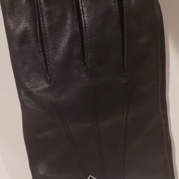 NWT: Coach Men's Basic Black Leather Tech Gloves Size Medium and Large - Picture 8 of 8